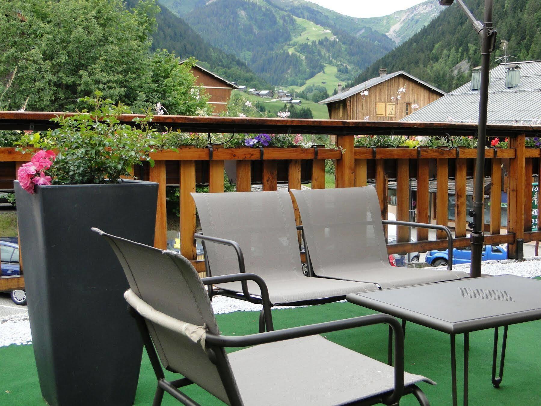 Logis Hotel Les Ancolies Areches Exterior photo