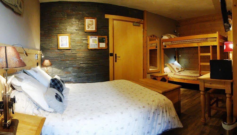 Logis Hotel Les Ancolies Areches Exterior photo